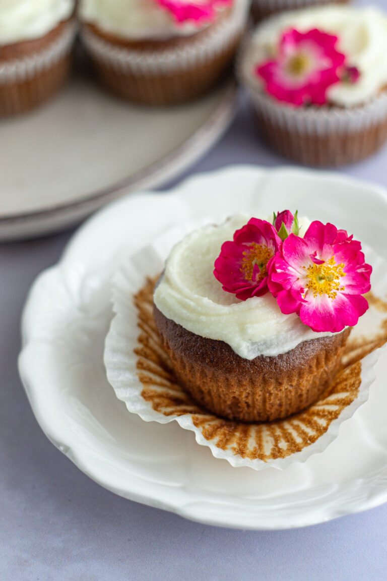 Simple Vanilla Cupcakes